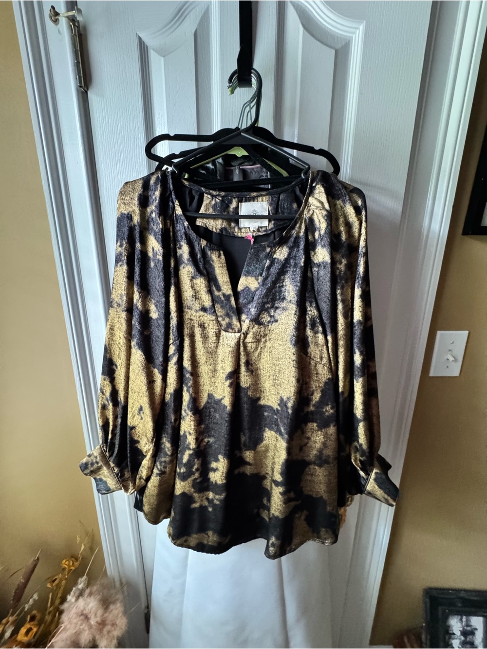 Umgee Metallic Gold and Black Split-Neck Blouse